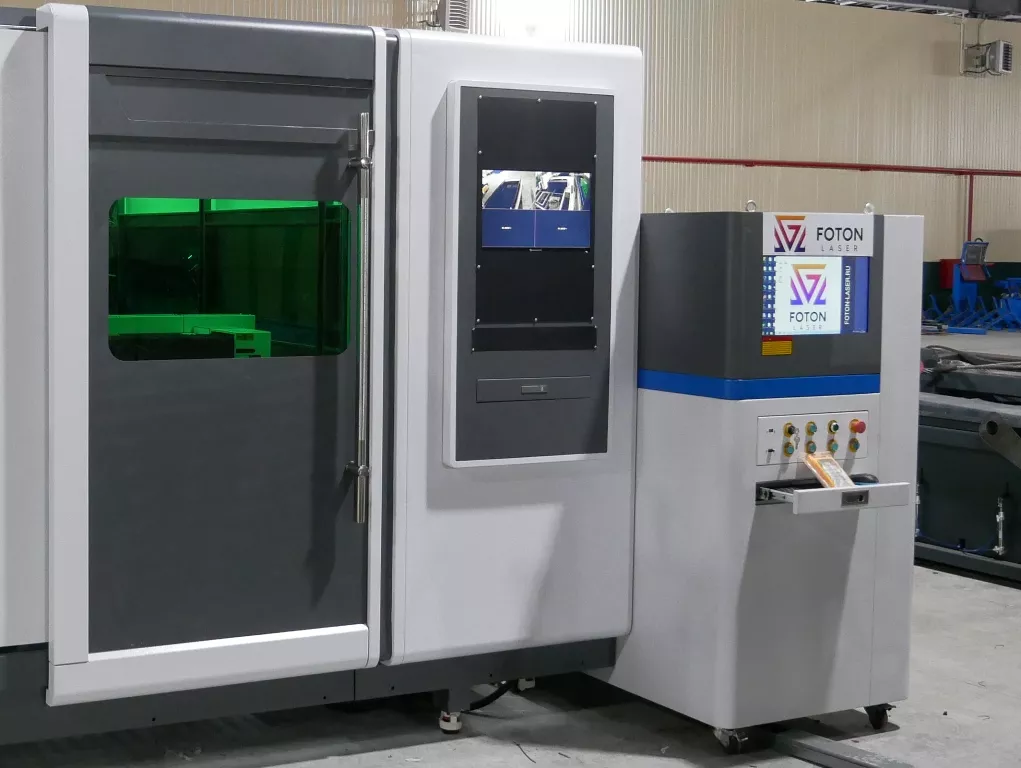 FL-L1530FH-1000-IPG Аппарат лазерной резки для листового металла с кабинетной защитой