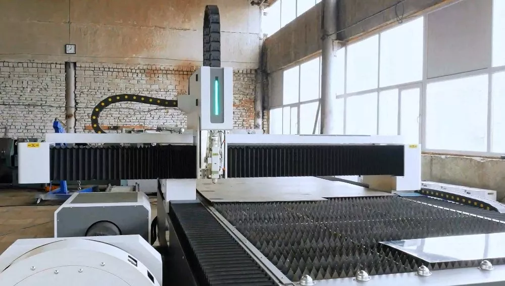 FL-L1560FR-12000-D220-Raycus Лазерный станок для резки листового металла и труб