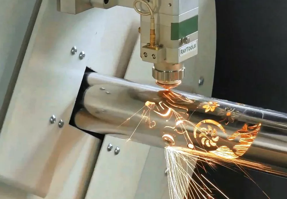 FL-L1560FR-20000-D220-IPG Лазерный станок для резки листового металла и труб